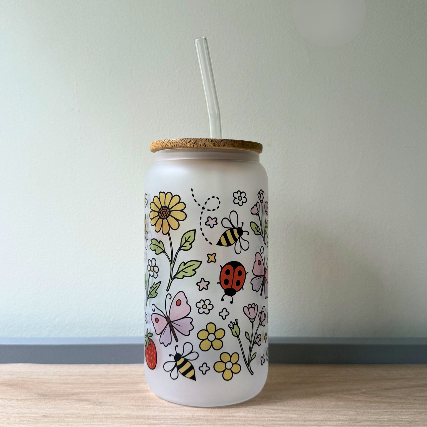 Spring Garden Glass Can Cup – Cute Bee & Strawberry Iced Coffee Tumbler with Lid & Straw